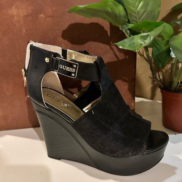 🎱 Stunning Black Guess Wedges - Picture 1 of 2
